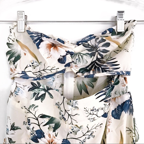 🦋 BLUE FLORAL TROPICAL HALTER DRESS! - Picture 7 of 9